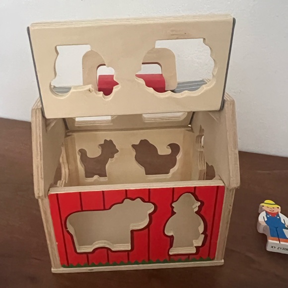 Melissa and Doug shape sorter - Picture 3 of 7
